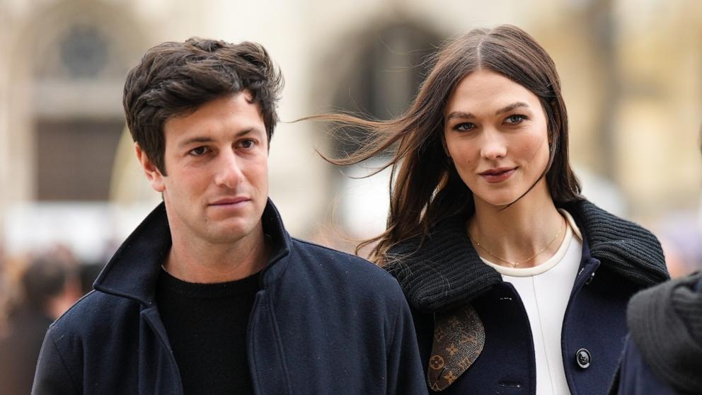 PHOTO: Joshua Kushner and Karlie Kloss are seen, outside Louis Vuitton, during the Paris Fashion Week - Menswear Fall Winter 2023 2024 : Day Three, Jan. 19, 2023 in Paris.