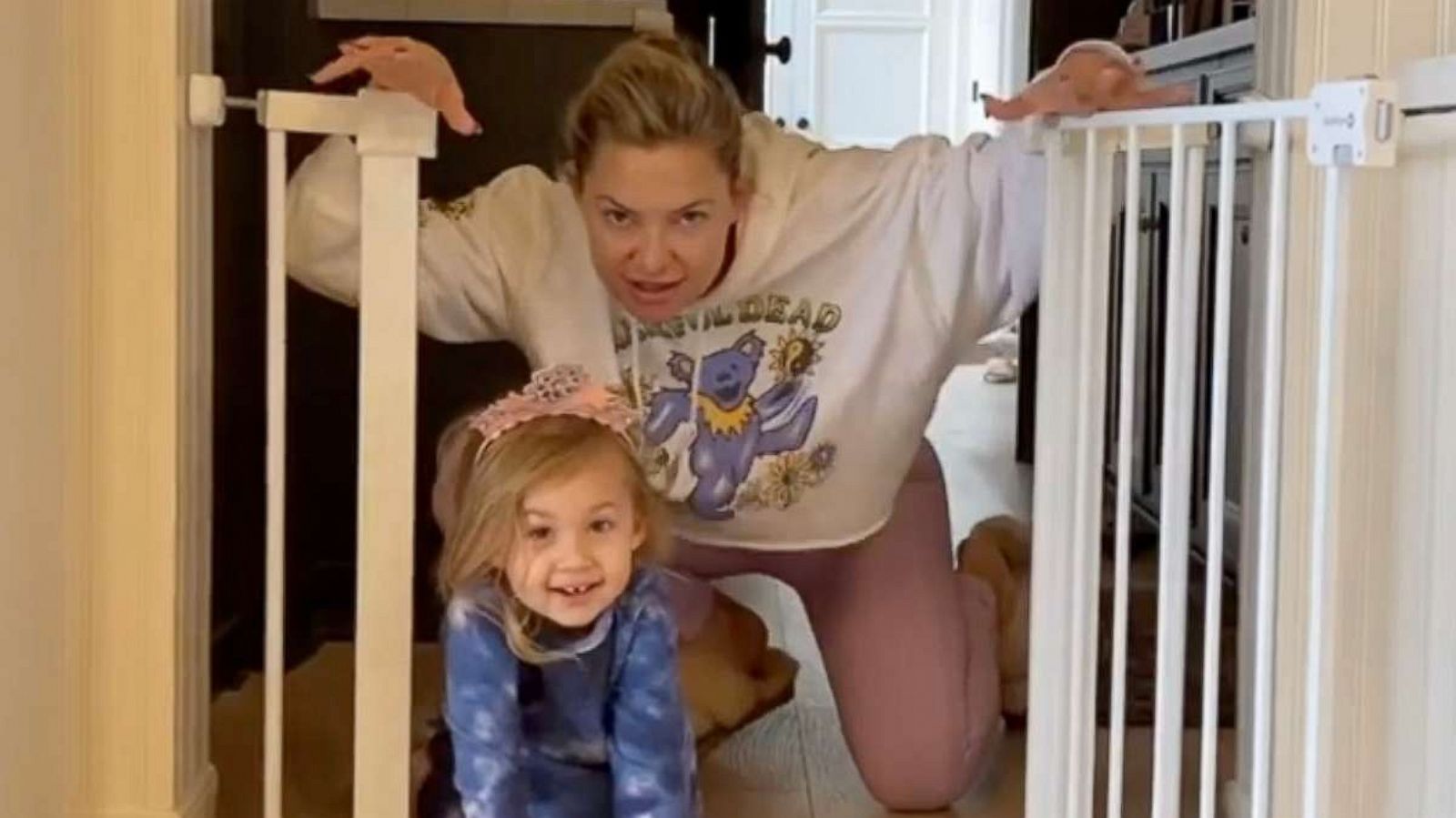 PHOTO: In this screen grab taken from a video posted to her Instagram account, Kate Hudson sings with her daughter Rani.