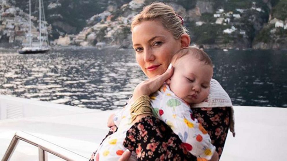 Kate Hudson and family vacation together in Greece