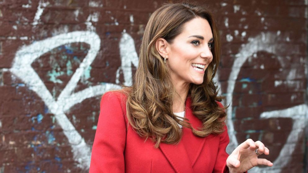 VIDEO: Duchess Kate avoids wardrobe malfunction