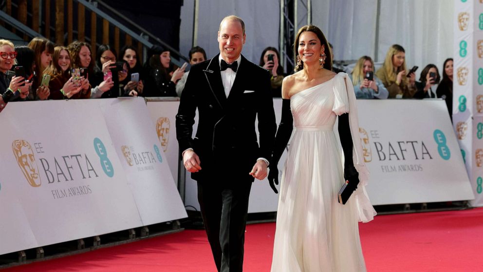 Putri Kate membawa kilau sarung tangan opera hitam ke karpet merah BAFTA 2023