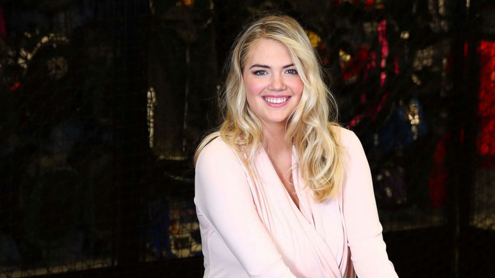 Kate Upton Struggling With Growing Boobs During Pregnancy