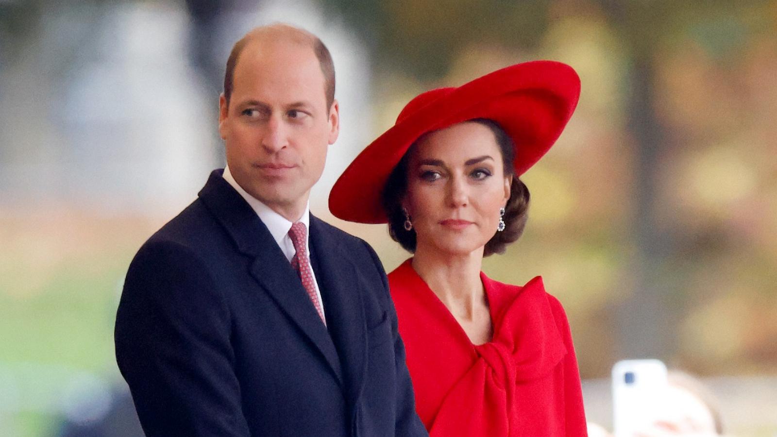 PHOTO: Prince William, Prince of Wales and Catherine, Princess of Wales attend a ceremonial welcome, at Horse Guards Parade on Nov. 21, 2023 in London.