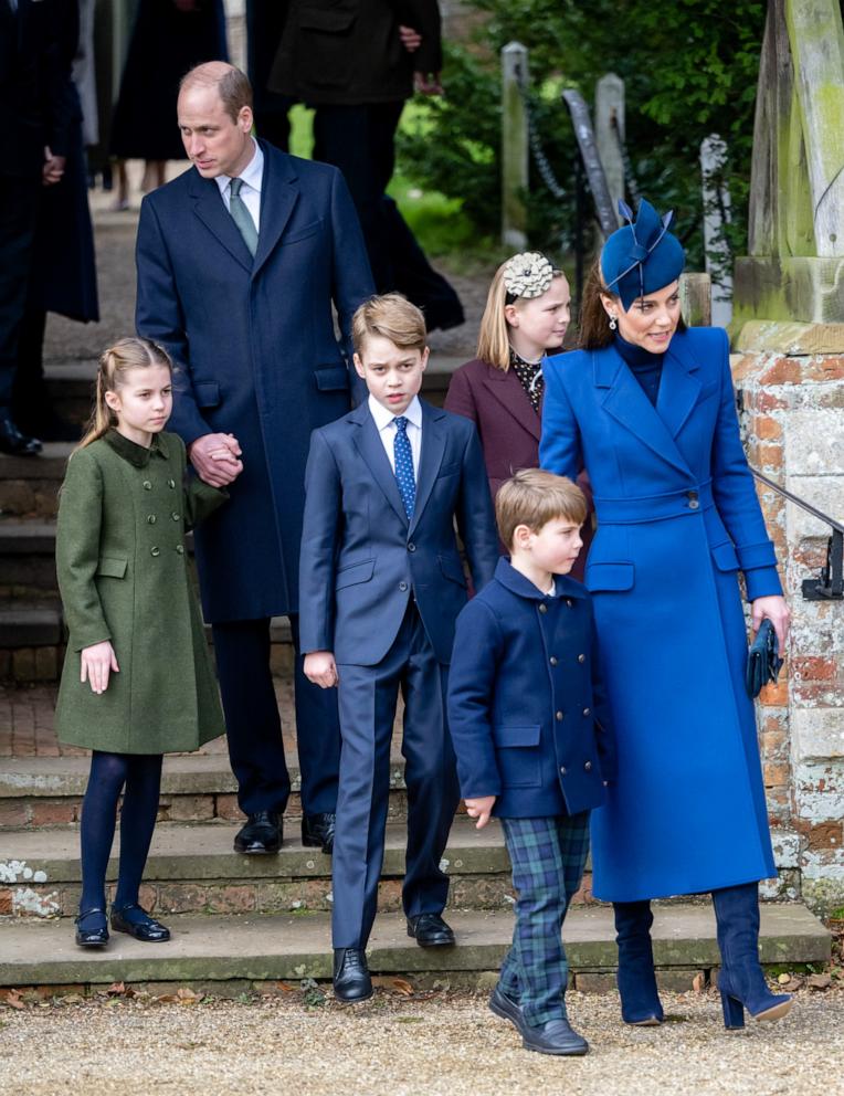 الصورة: العائلة المالكة البريطانية تحضر قداس صباح عيد الميلاد.