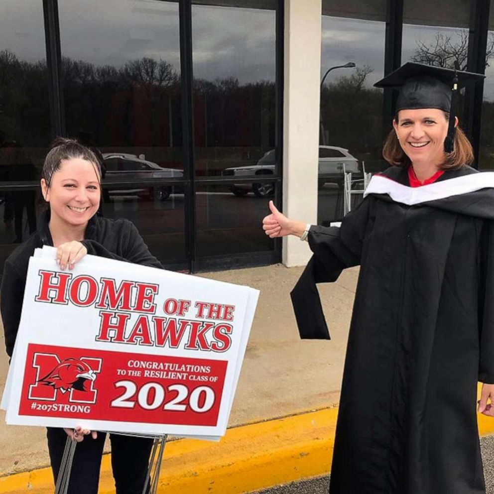 Dressed in cap-and-gown, a teacher delivers signs to high school seniors' yards - Good Morning America Dressed in cap-and-gown, a teacher delivers signs to high school seniors' yards - Good Morning America