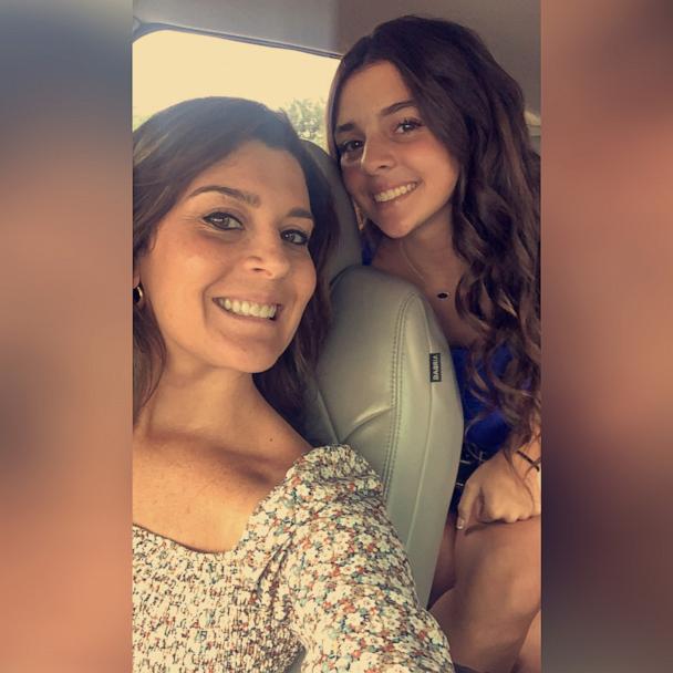 14-year-old jumps into action after mom loses consciousness while driving