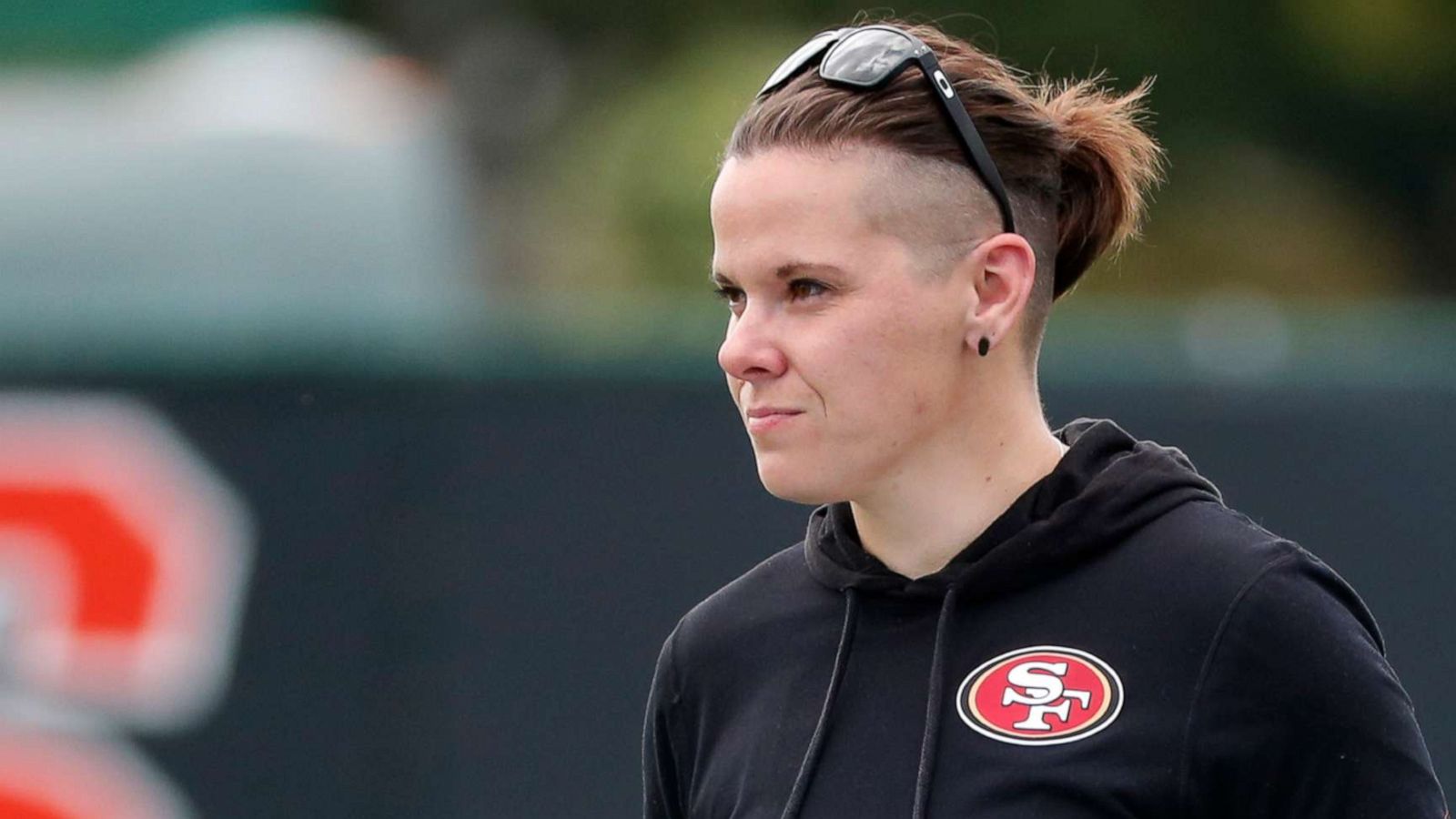 San Francisco 49ers' Katie Sowers becomes 1st female and 1st openly gay  coach in Super Bowl history - Good Morning America