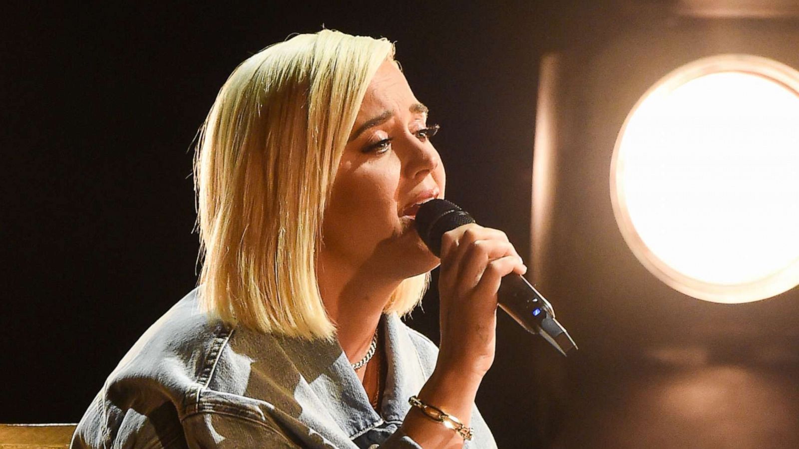 PHOTO: Katy Perry performs at the American Music Awards at the Microsoft Theater in Los Angeles.