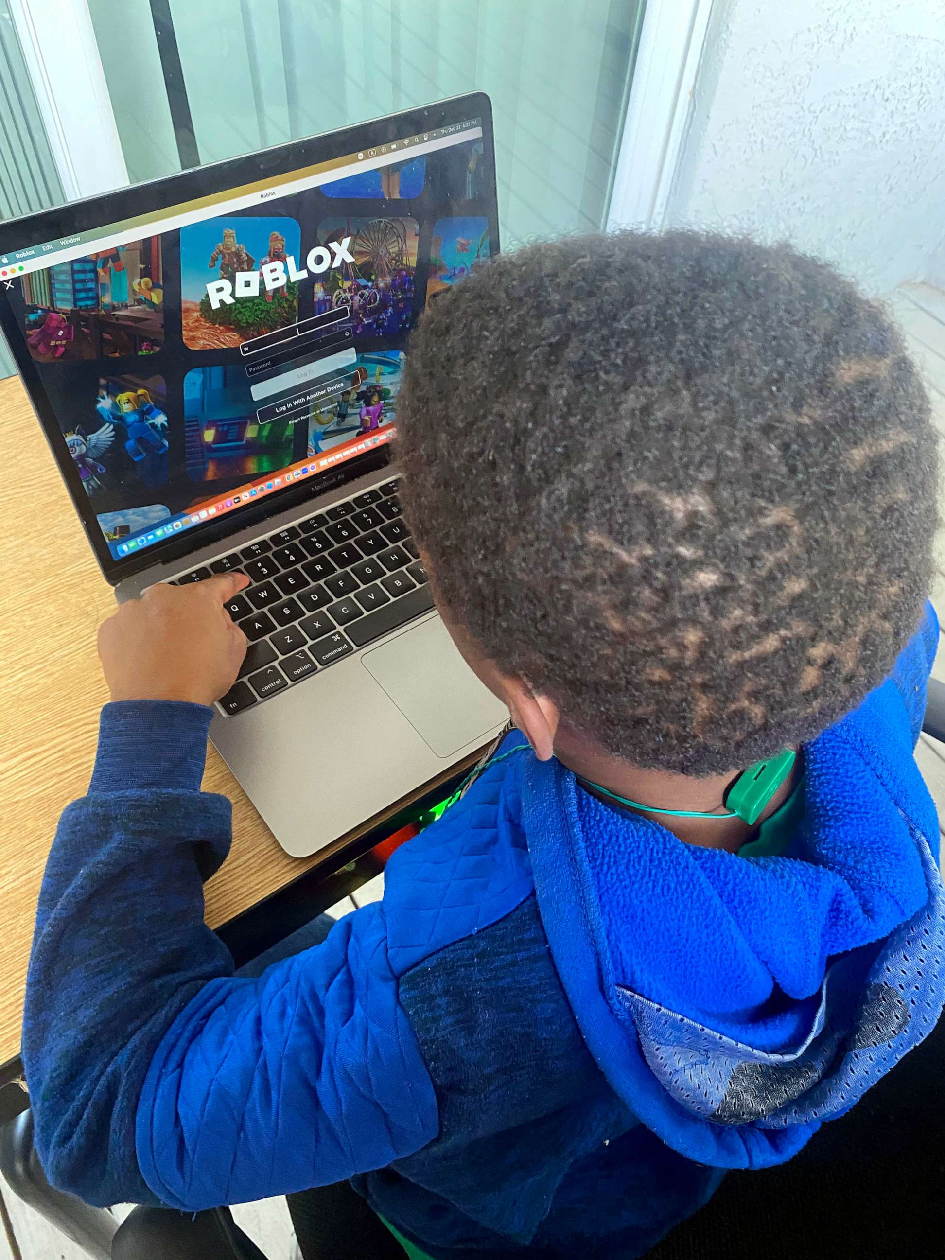 A Huge Scam Targeting Kids With Roblox and Fortnite 'Offers' Has