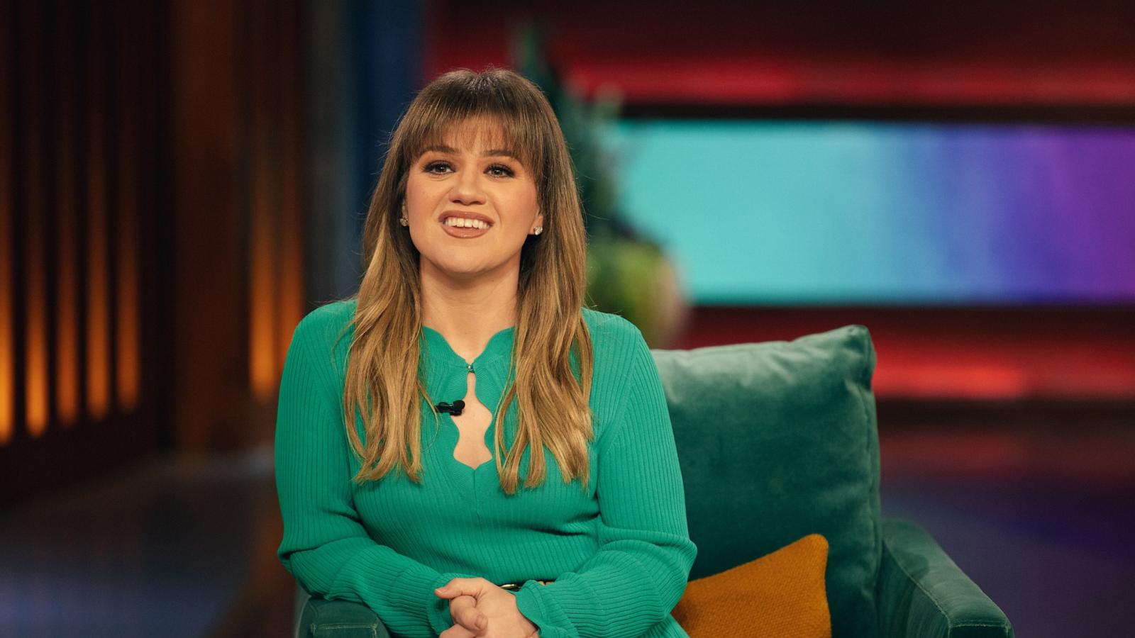 PHOTO: Kelly Clarkson hosting The Kelly Clarkson Show, April 15, 2024.