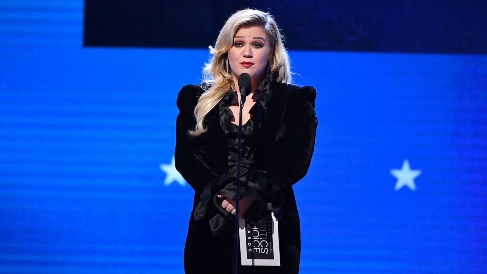 PHOTO: Kelly Clarkson speaks onstage during the 25th Annual Critics' Choice Awards at Barker Hangar, Jan. 12, 2020, in Santa Monica, Calif.