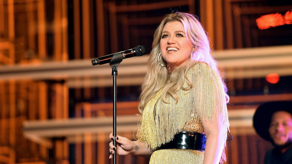 VIDEO: Kelly Clarkson says her weight fluctuation is due to thyroid condition 