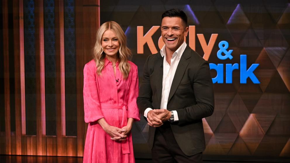 PHOTO: Kelly Ripa and Mark Consuelos co-host "Live with Kelly and Mark" for the last time at 7 Lincoln Square, featuring special guest Anderson Cooper, April 1, 2025. 