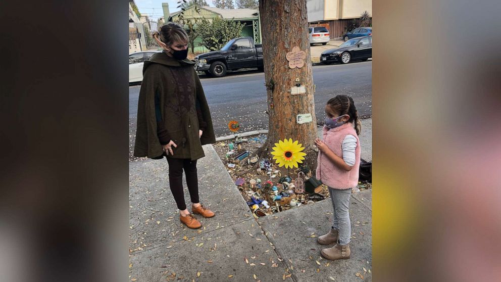 PHOTO: Kelly Kenney and Eliana, 4, meet for the first time after leaving notes for each other in Eliana's fairy garden in Culver City, Calif., on Dec. 11, 2020.