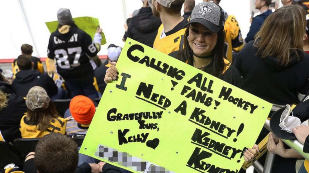 VIDEO: Hockey fan's homemade sign found her kidney donor
