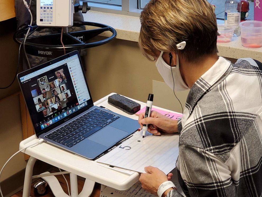 PHOTO: Kelly Klein teaches her kindergarten students virtually while undergoing a chemotherapy treatment at M Health Fairview Lakes Medical Center in Minnesota on Dec. 23, 2020.