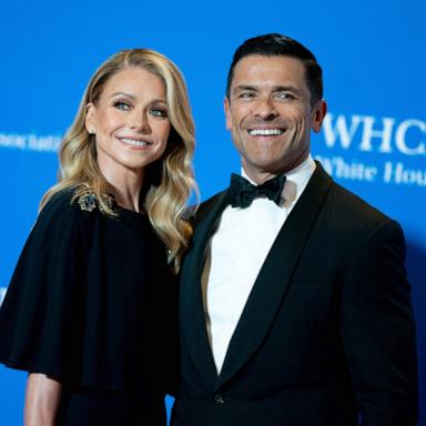 PHOTO: Kelly Ripa and Mark Consuelos arrive for the White House Correspondents' Association dinner at the Washington Hilton in Washington, DC, April 29, 2023.