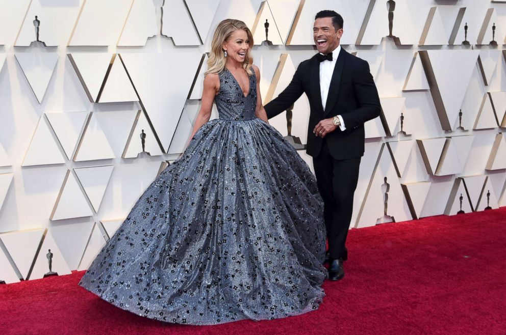 PHOTO: Kelly Ripa and Mark Consuelos arrive at the Oscar, Feb. 24, 2019, at the Dolby Theatre in Los Angeles.