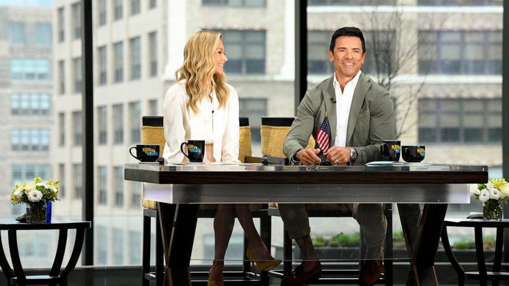 PHOTO: Kelly Ripa and Mark Consuelos are shown filming an episode of "Live with Kelly and Mark."