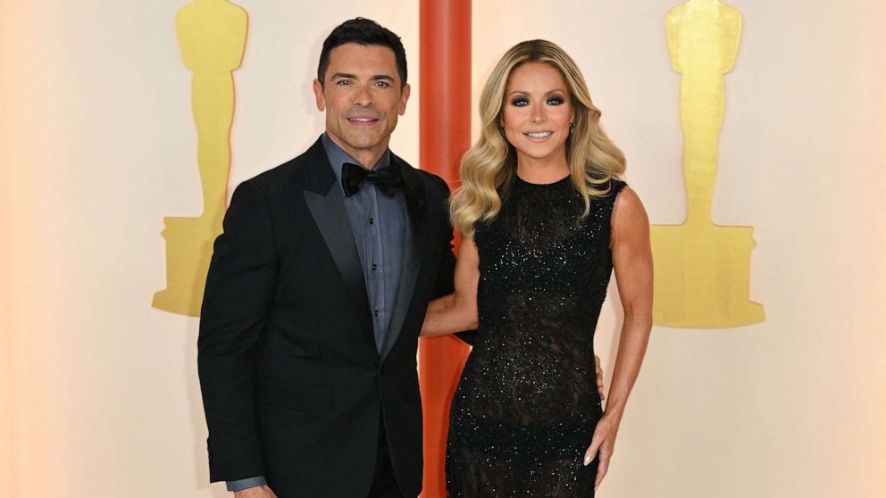 PHOTO: Mark Consuelos and his wife Kelly Ripa attend the 95th Annual Academy Awards at the Dolby Theatre, March 12 2023, in Hollywood, Calif.