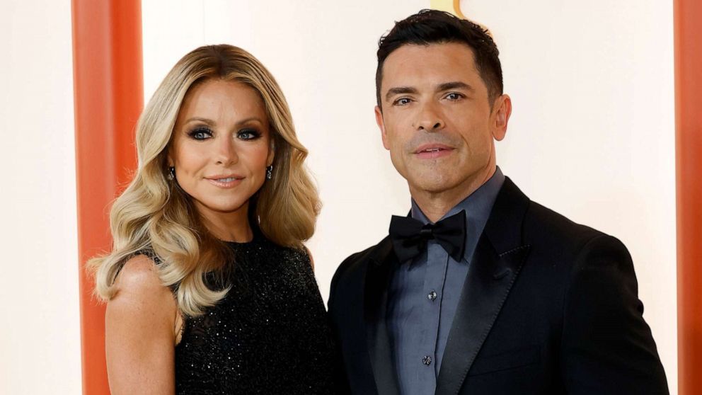 PHOTO: Kelly Ripa and Mark Consuelos attend the 95th Annual Academy Awards, March 12, 2023, in Hollywood, Calif.