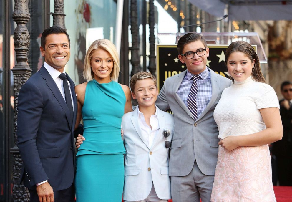 PHOTO: Kelly Ripa and Mark Consuelos with their children attend the ceremony honoring Kelly Ripa with a Star on The Hollywood Walk of Fame held on Oct. 12, 2015 in Hollywood, Calif.