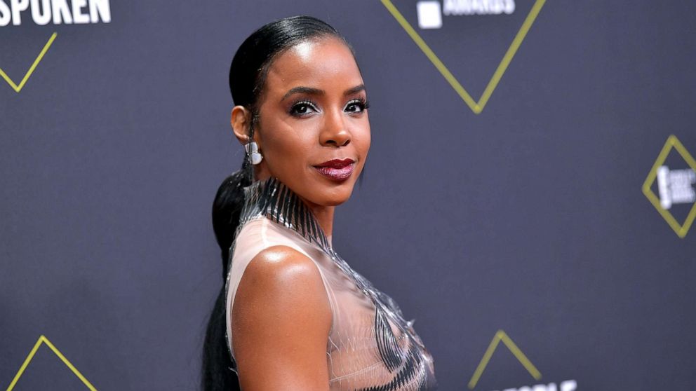 Kelly Rowland arrives to the 2019 E! People's Choice Awards held at the Barker Hangar on Nov. 10, 2019.