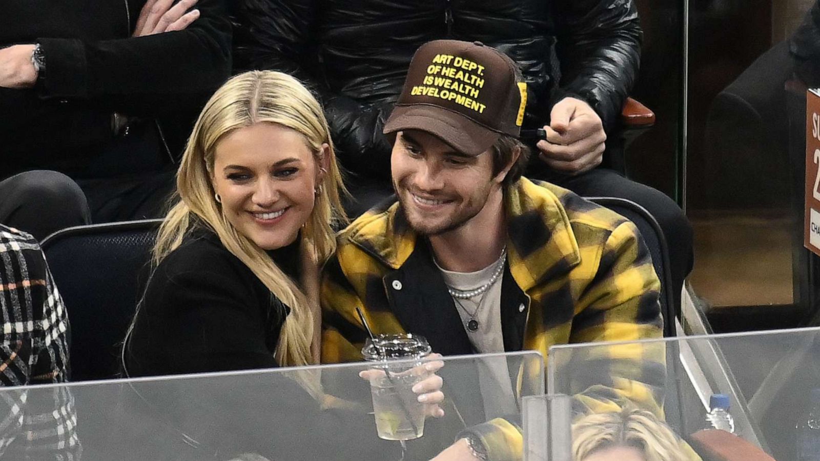 PHOTO: Kelsea Ballerini and Chase Stokes attend New York Rangers hockey game in New York City, Mar. 2, 2023.