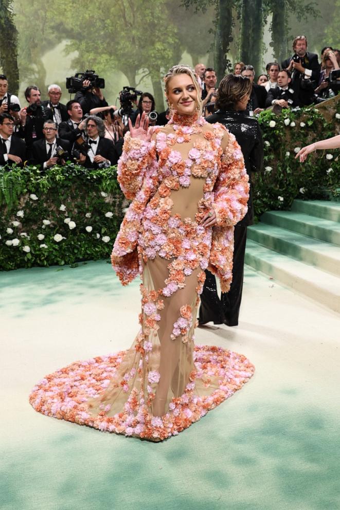 PHOTO: Kelsea Ballerini attends The 2024 Met Gala Celebrating "Sleeping Beauties: Reawakening Fashion" at The Metropolitan Museum of Art on May 6, 2024 in New York.