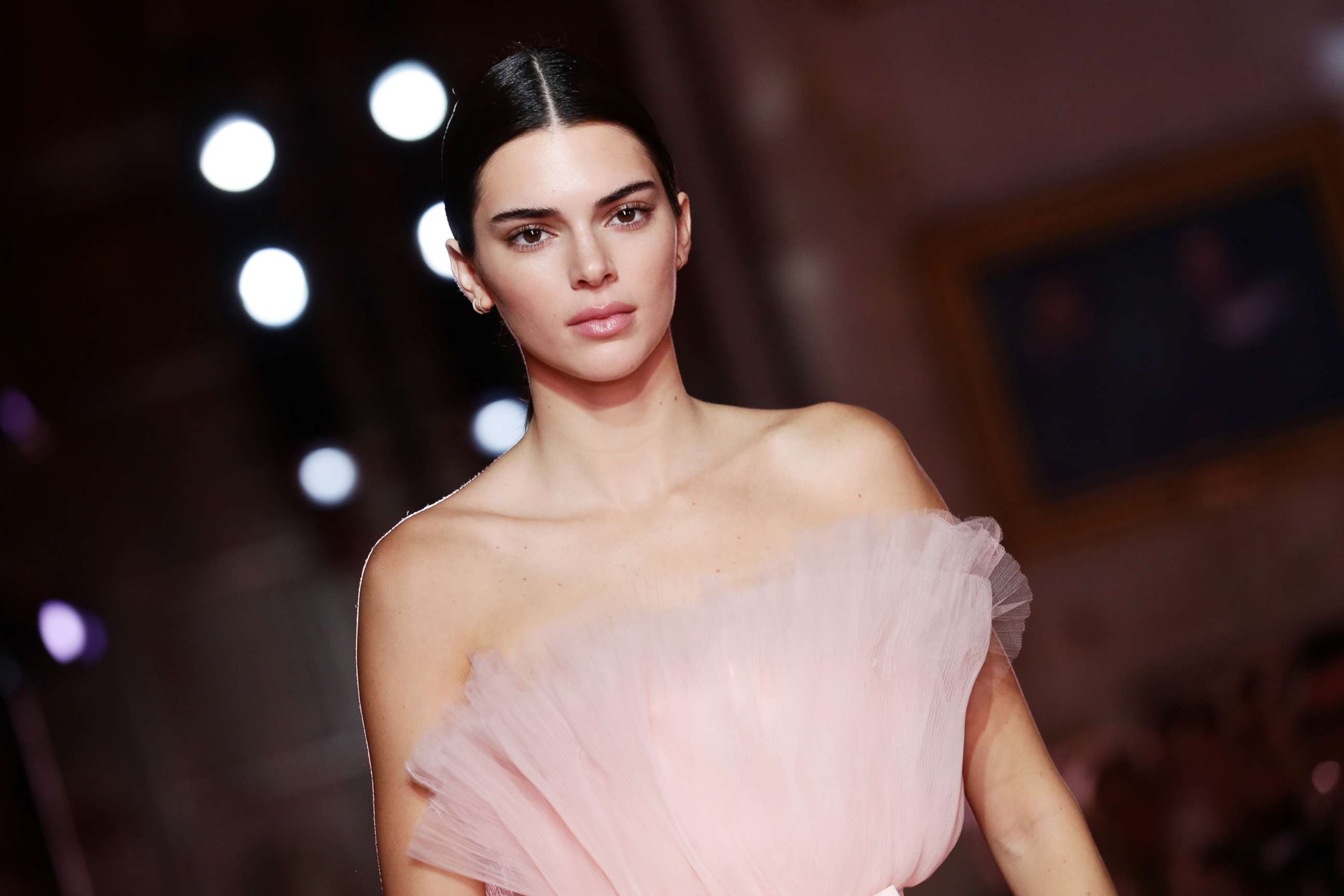 PHOTO: Kendall Jenner walks the runway during the Giambattista Valli Loves H&M show, Oct. 24, 2019 in Rome.