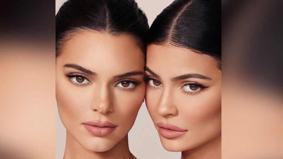 sø Bliver til frugtbart Kylie and Kendall Jenner cosmetics have finally been revealed - Good  Morning America