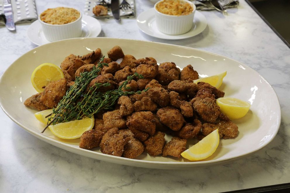 PHOTO: Chef Rocco DiSpirito made his hot crispy keto fried chicken for "GMA" from his new cookbook, "Rocco's Keto Comfort Food Diet."