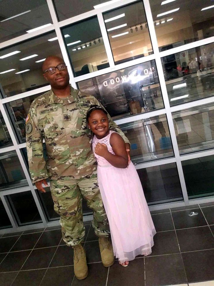 PHOTO: Kevin Matthews of the United States Army stunned his daughter Kylar Matthews, 7, as he walked through the doors of Lamkin Elementary School in Texas, March 29, 2019.