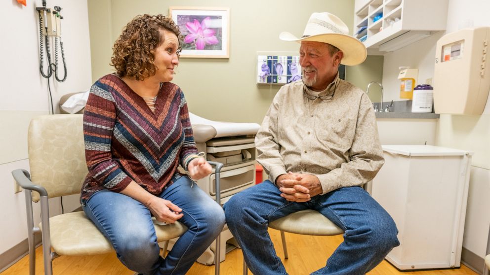 PHOTO: Terri Herrington, left, donated her kidney to Jeff Granger in March 2020.