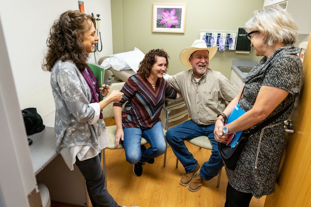 PHOTO: Terri Herrington, left, donated her kidney to Jeff Granger in March 2020.