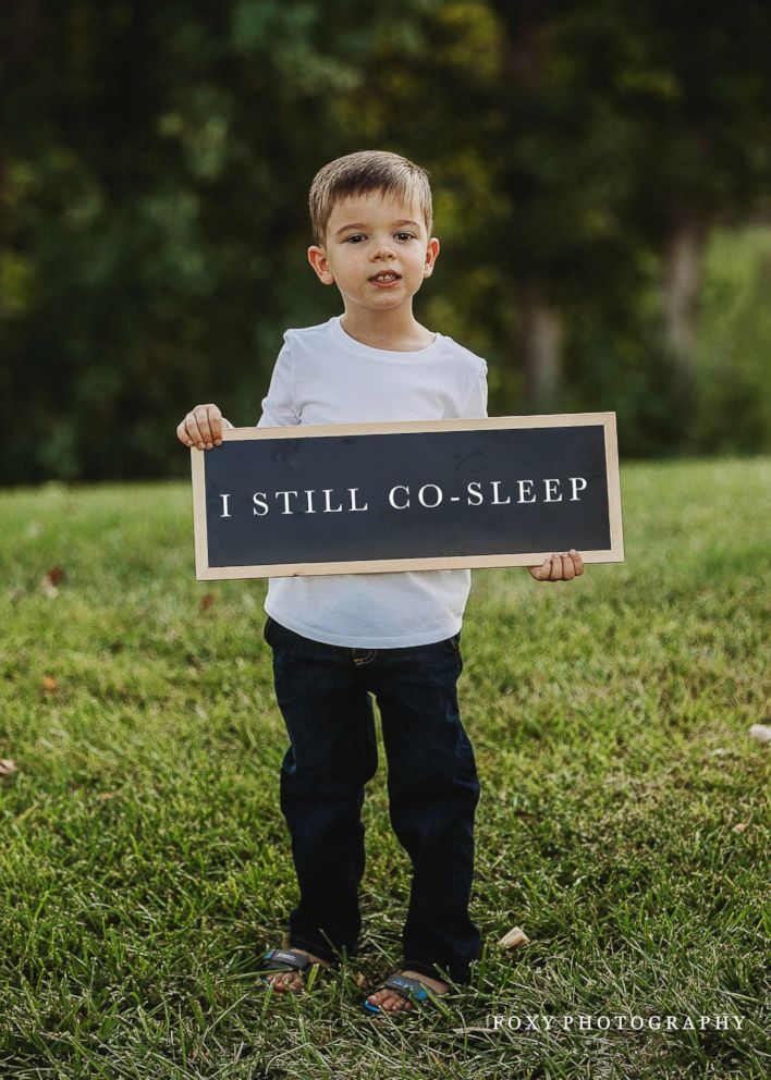 PHOTO: Photographer mom Abbie Fox of Las Vegas, photographed kids who held up signs that read how their moms were shamed by other parents.