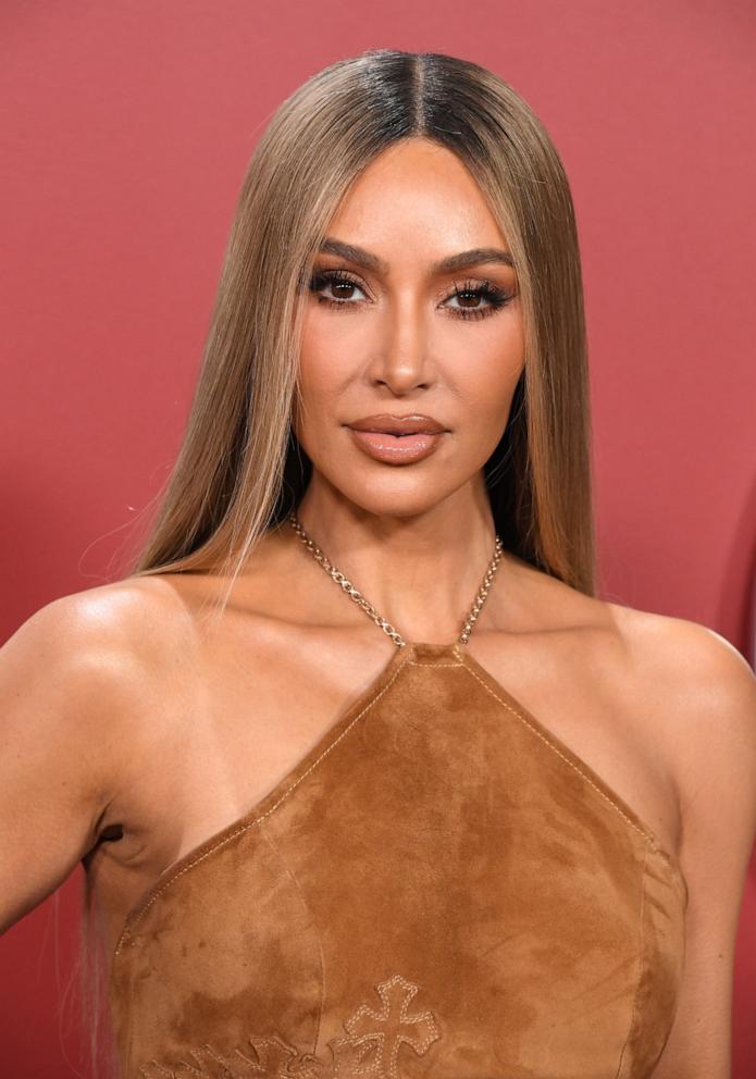 Kim Kardashian ditches dark strands for blonde new hair look - Good Morning  America