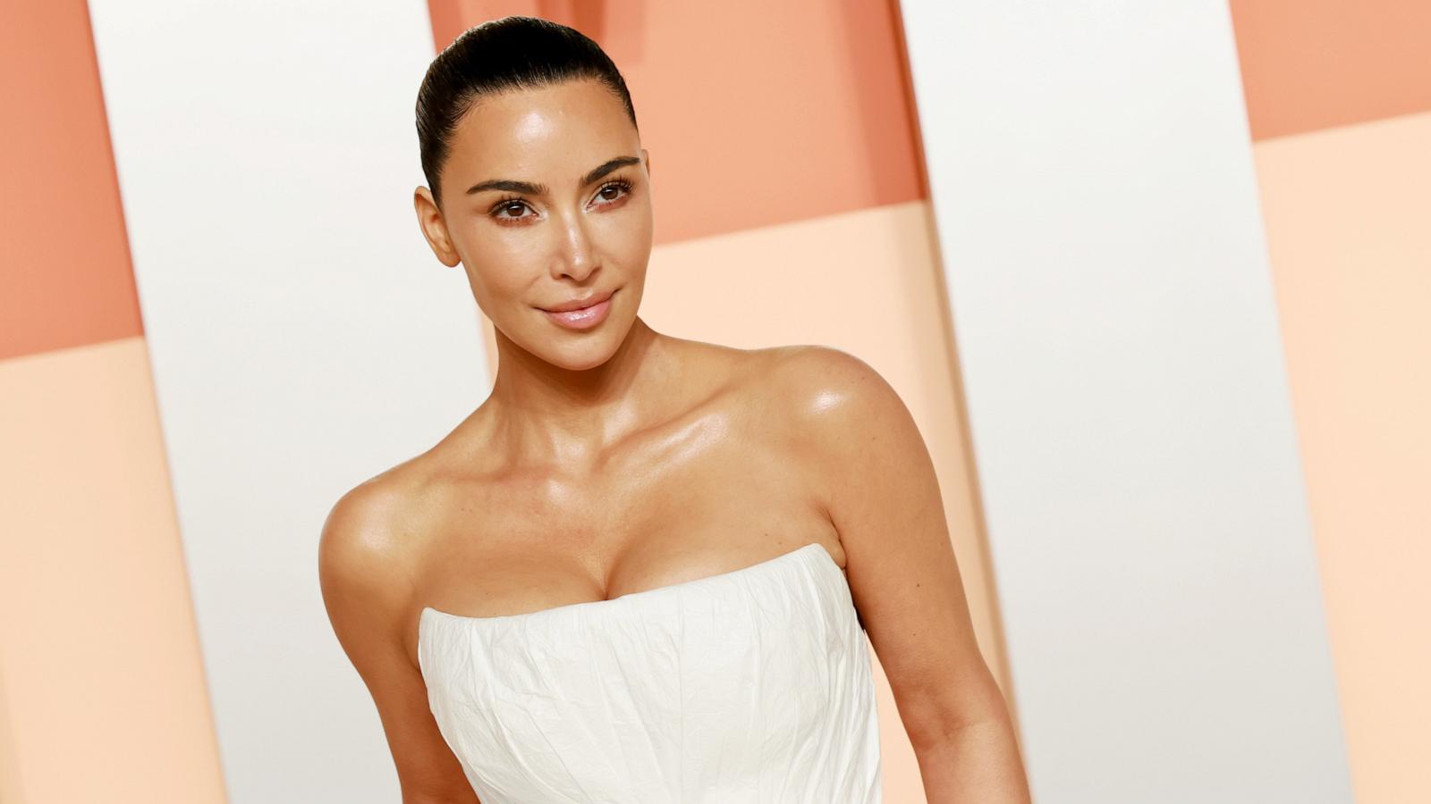 PHOTO: Kim Kardashian attends the 2025 Vanity Fair Oscar Party Hosted By Radhika Jones at Wallis Annenberg Center for the Performing Arts on March 02, 2025 in Beverly Hills, California.