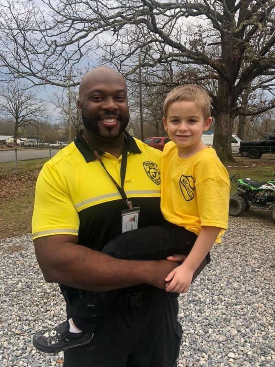 PHOTO: Easton Blocker arrived to Bobby G. Lester Elementary School in Jacksonville, Arkansas, in a uniform that matched Officer Jeffery Cross. Mom Lauryn Blocker said it was Easton's idea from the very start. 