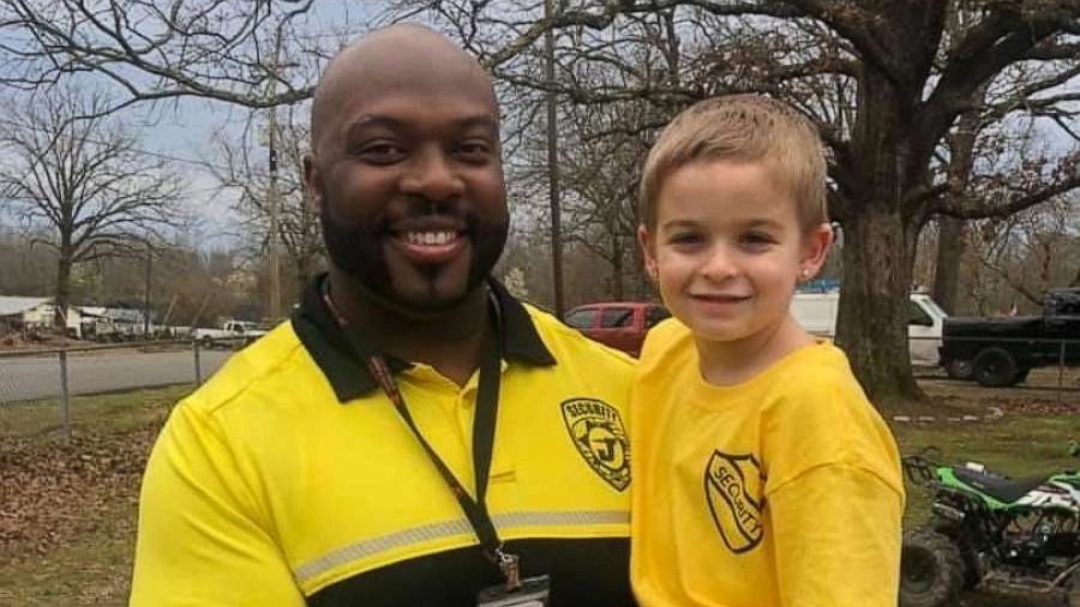 PHOTO: Easton Blocker arrived to Bobby G. Lester Elementary School in Jacksonville, Arkansas, in a uniform that matched Officer Jeffery Cross. Mom Lauryn Blocker said it was Easton's idea from the very start. 