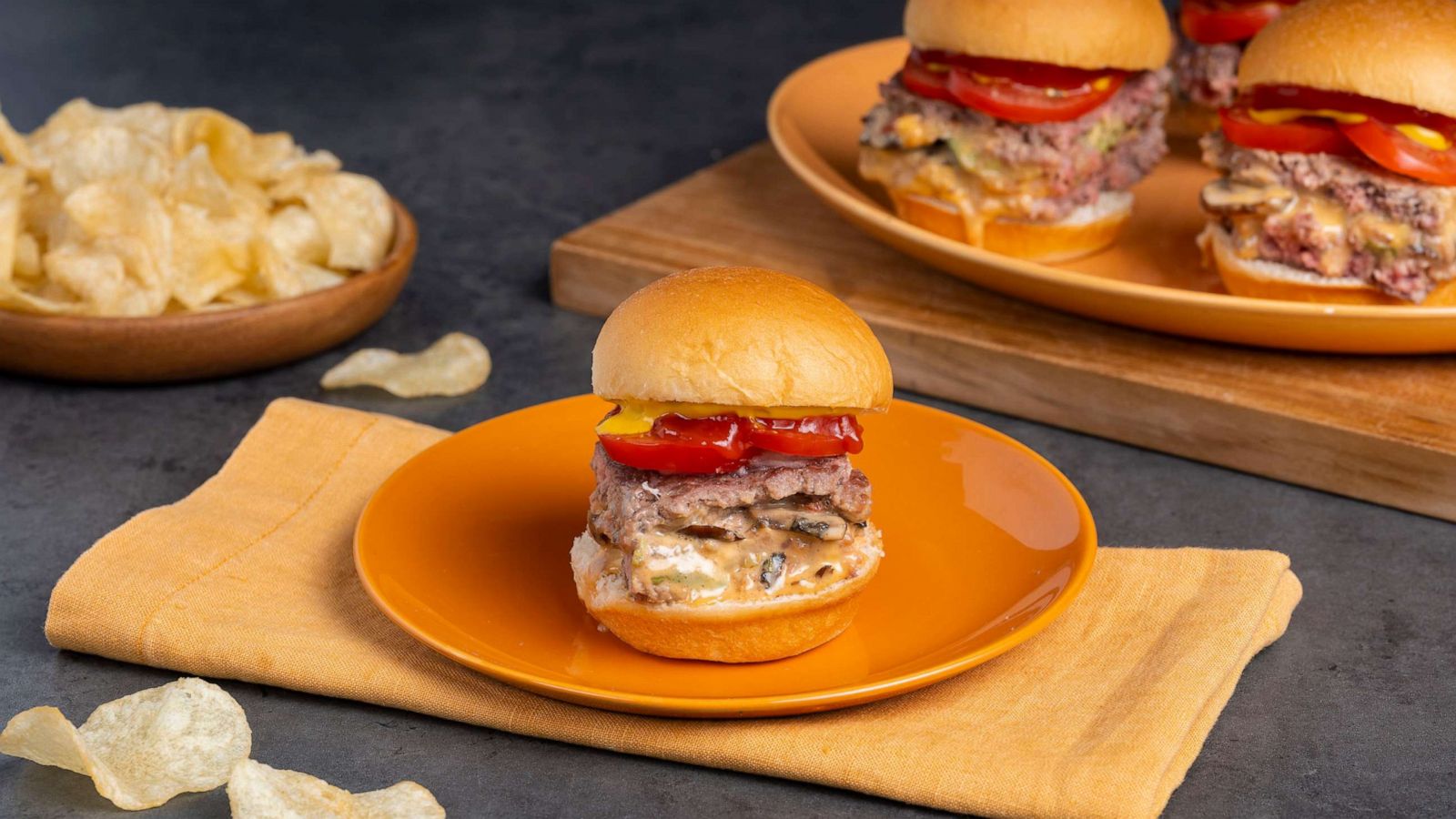 PHOTO: Easy 1-Pan Stuffed Cheeseburger Sliders