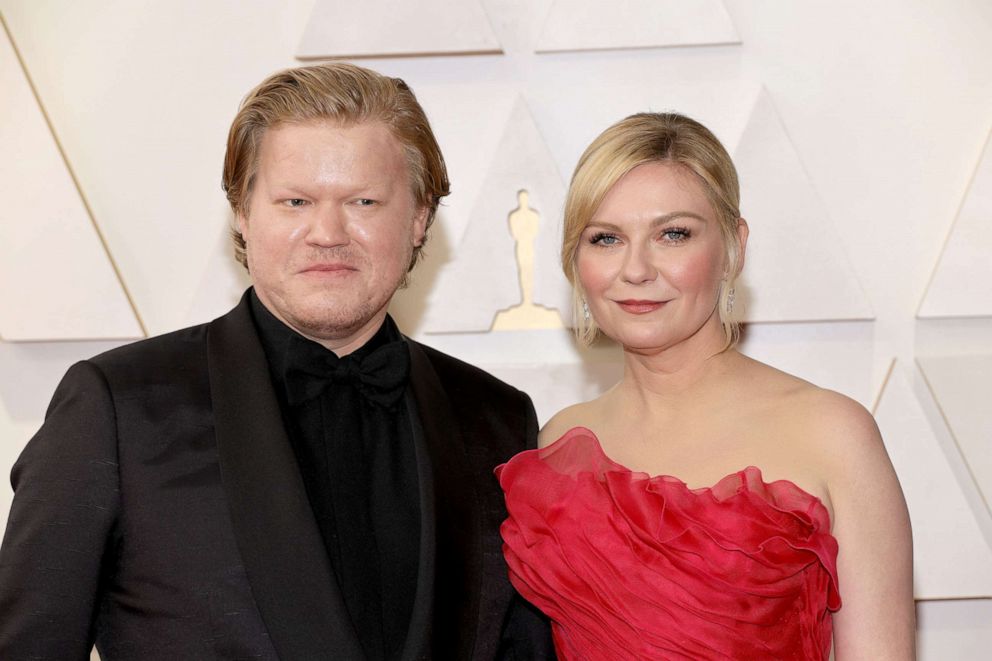 PHOTO: Jesse Plemons and Kirsten Dunst attend the 94th Annual Academy Awards at Hollywood and Highland on March 27, 2022 in Hollywood, Calif.