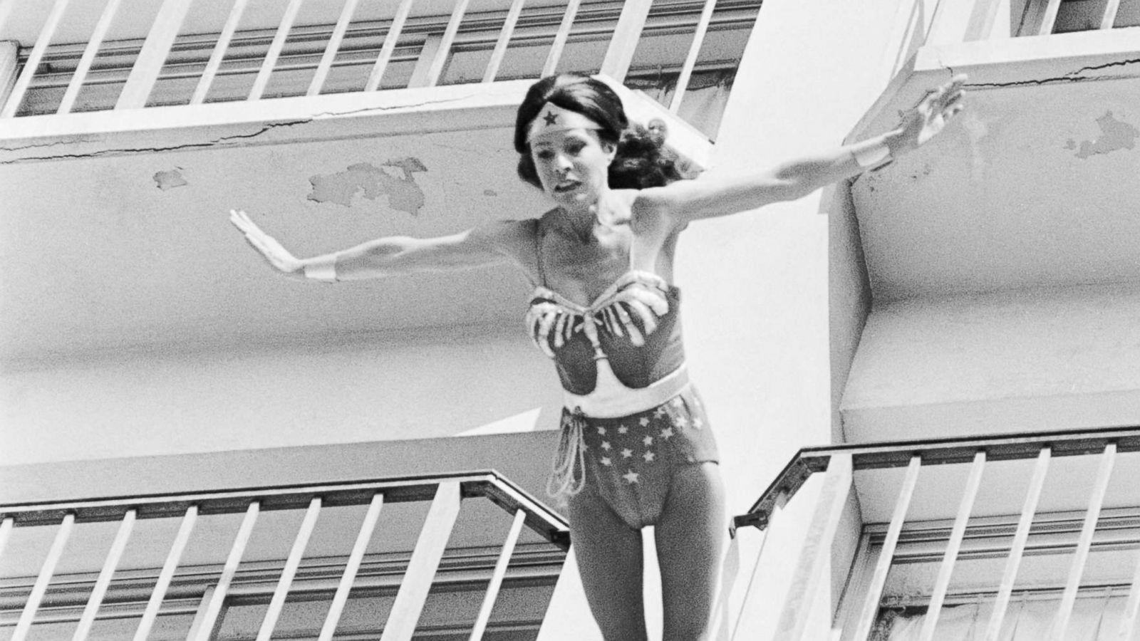 PHOTO: Stunt woman Kitty O'Neil performs a stunt for the show "Wonder Woman," circa 1979. The script called for Wonder Woman to jump from a 12-story building.