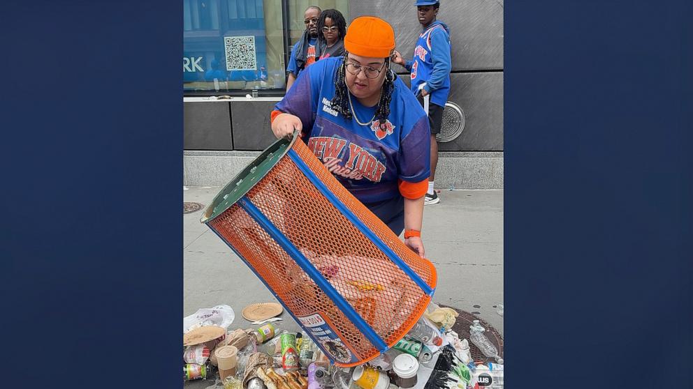PHOTO: A woman at the New York Knicks victory celebrations emptied and took a Knicks-themed trash can.