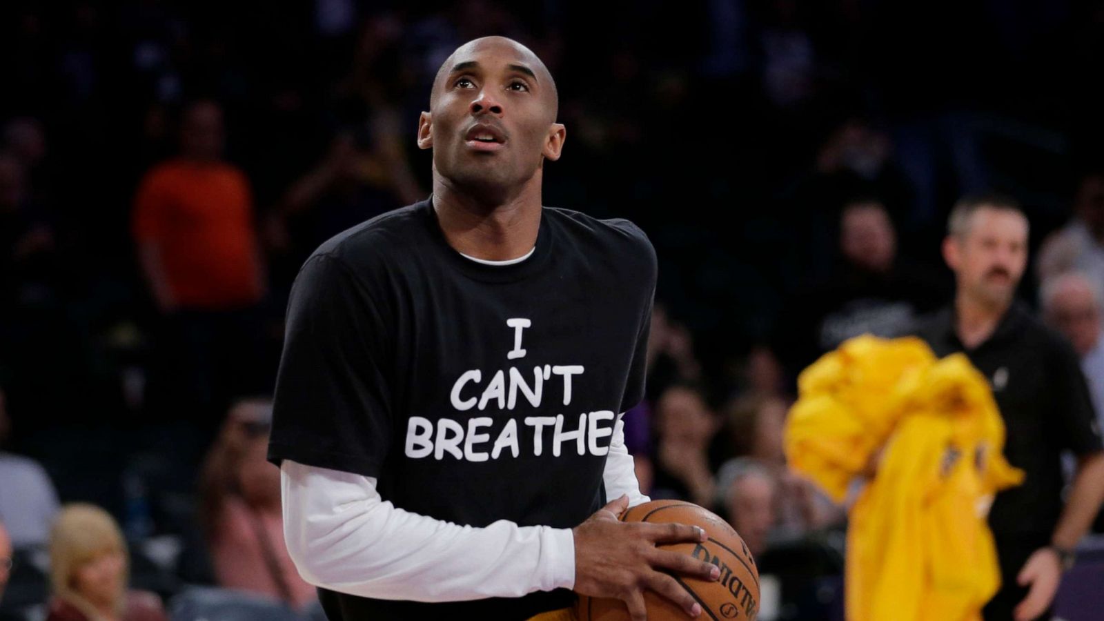 PHOTO: Los Angeles Lakers' Kobe Bryant warms up before an NBA basketball game against the Sacramento Kings, Dec. 9, 2014, in Los Angeles.