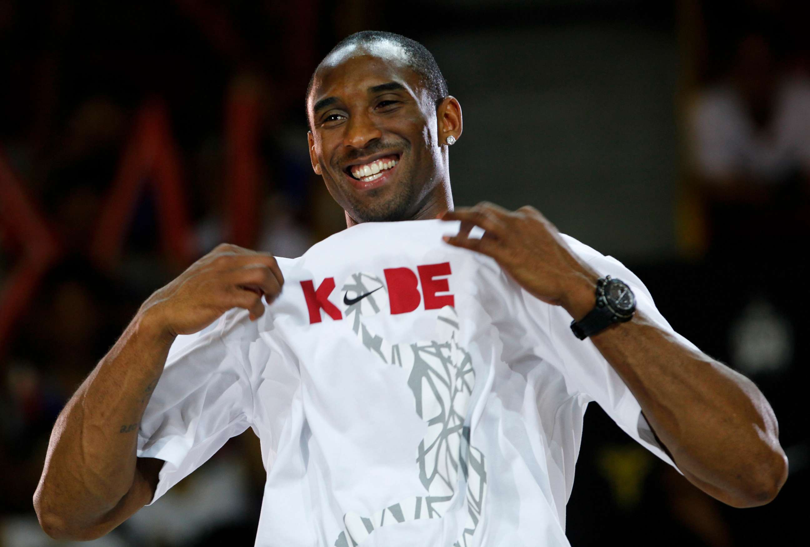 PHOTO: NBA superstar Kobe Bryant of the Los Angeles Lakers holds his T-shirt during a clinic Friday, July 24, 2009, in Hong Kong.