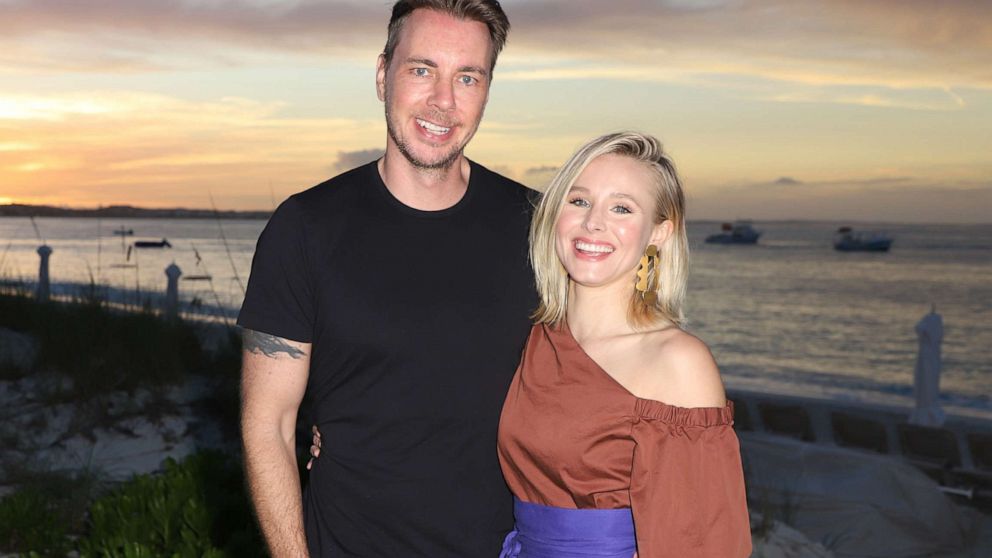 PHOTO: Dax Shepard and Kristen Bell pose during family vacation in Providenciales, Turks & Caicos, Jan. 30, 2018.