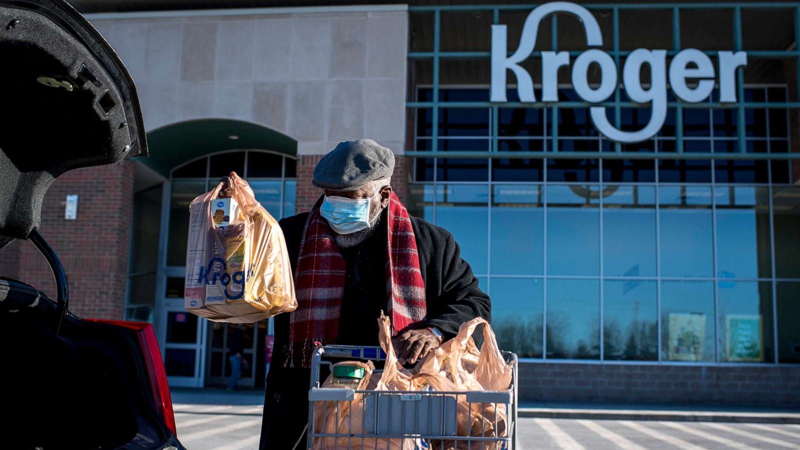 PHOTO: A shopper loads his car with groceries at the Kroger in Novi, Mich., Jan. 23, 2021.