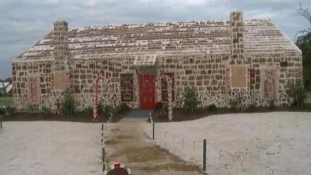 Video World s Largest Gingerbread House Built In Bryan Texas ABC News