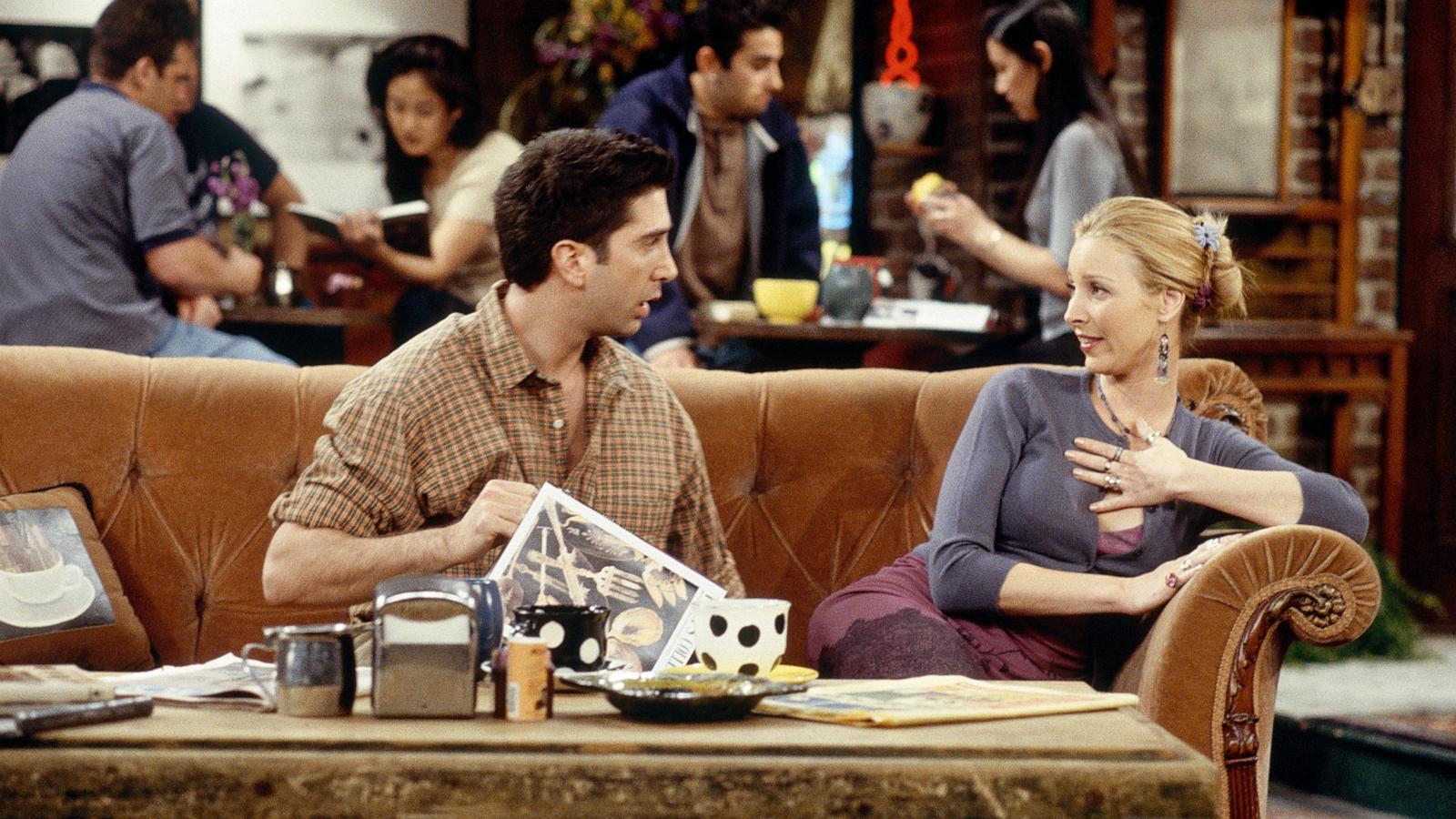 PHOTO: David Schwimmer, as Ross Geller, and Lisa Kudrow, as Phoebe Buffay, in a scene from "Friends."